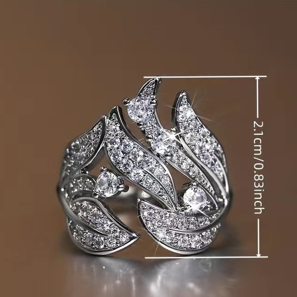 Jewelry - ❗️10 for $10❗️ Platinum Leaf Diamond Ring